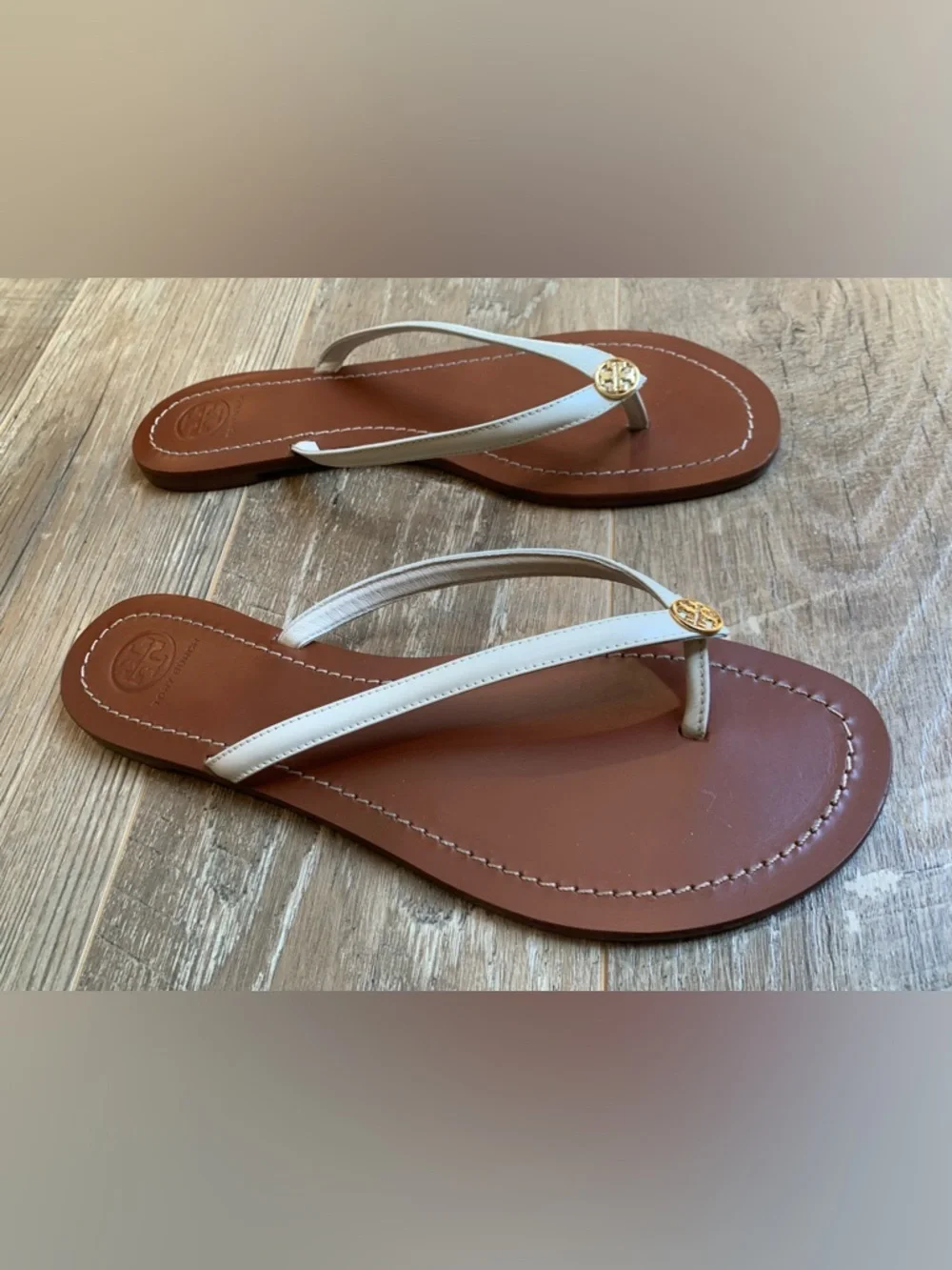 Tory Burch White Leather Thong Sandals with Gold Logo - 11 - Picture 6 of 9